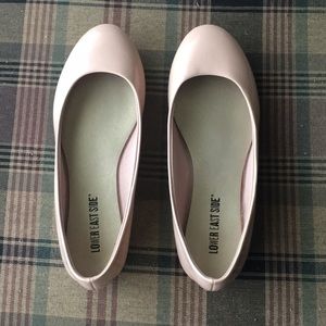 Light pink Women’s flats - size 6 wide